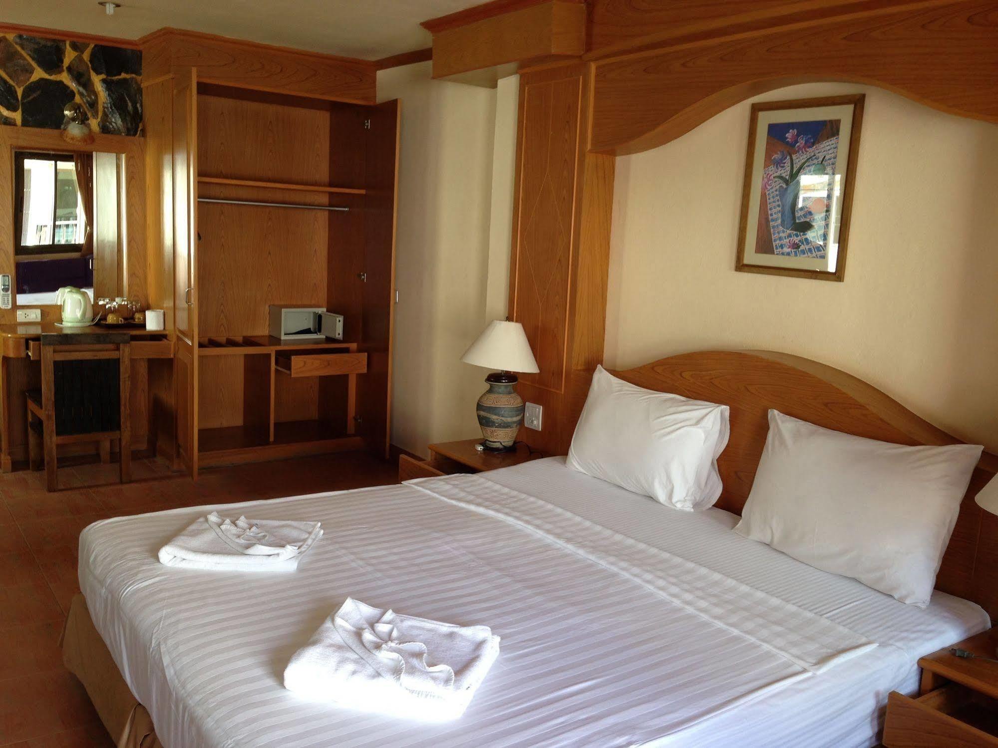Отель The House Patong Экстерьер фото