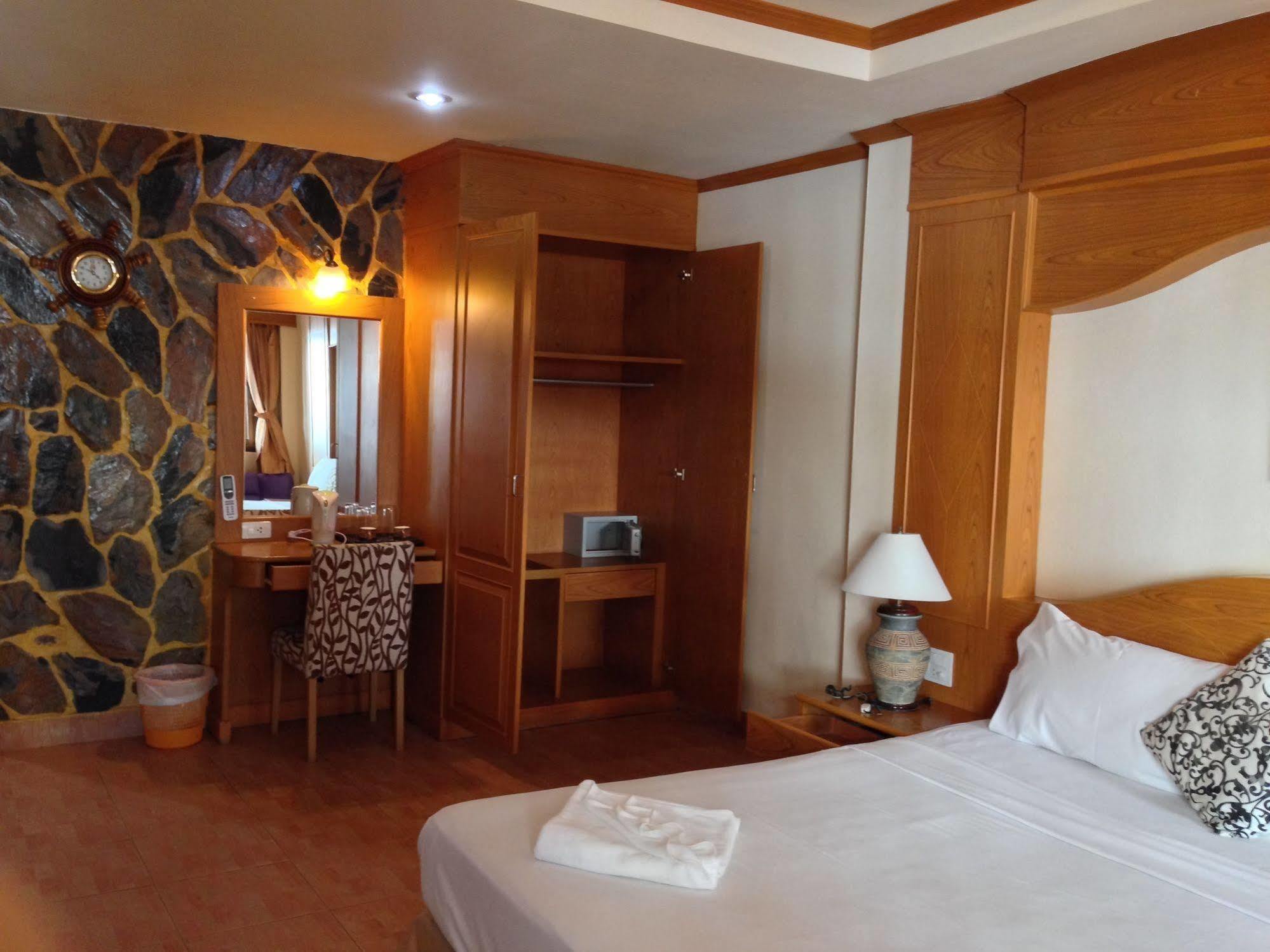 Отель The House Patong Экстерьер фото