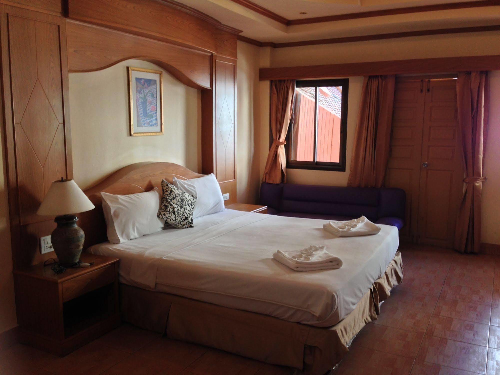 Отель The House Patong Экстерьер фото