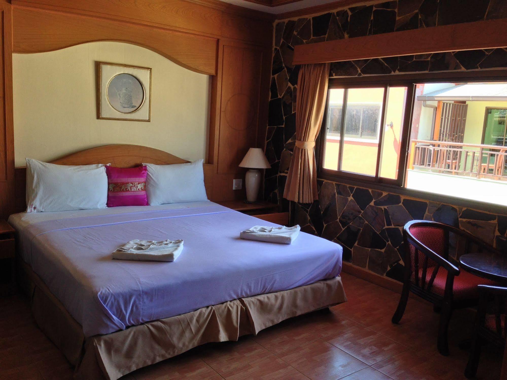 Отель The House Patong Экстерьер фото